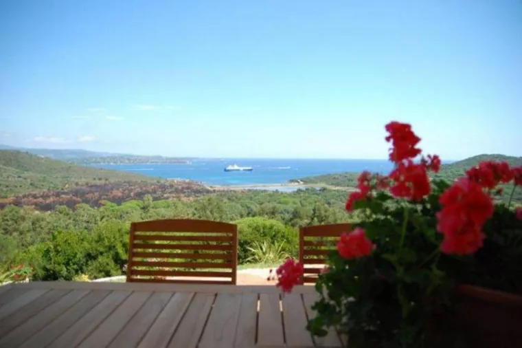 Réservation pour villa de prestige pour 8 personnes avec vue sur le golfe de Cala Rossa, Porto-Vecchio, Villa Rocca Bianca